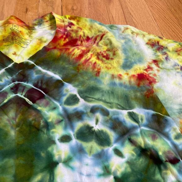 handmade tie dyed unisex tshirt XL pot leaf green gold vneck - Picture 5 of 8
